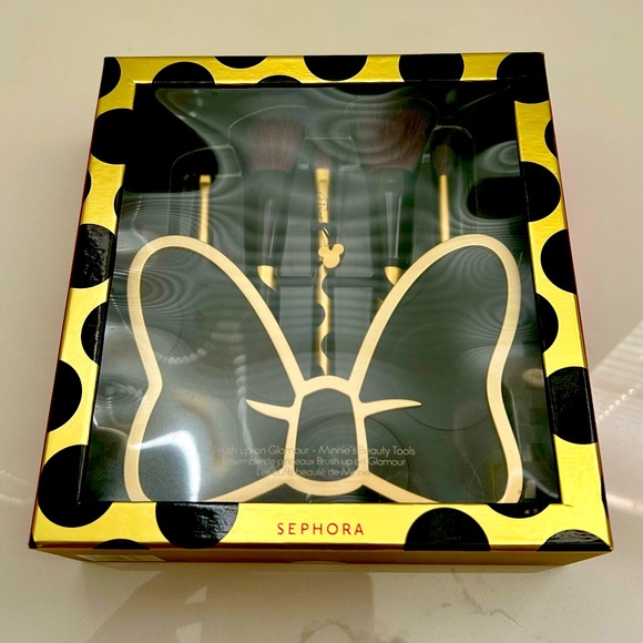 SOLD!! Sephora x Minnie Mouse Brush Set - Picture 4 of 5